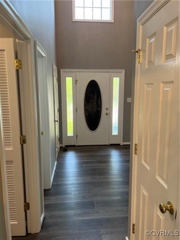 1540 Southbury Ave, Henrico, VA 23231 - entrance foyer featuring dark wood-style floors, a towering ceiling, and a heating unit