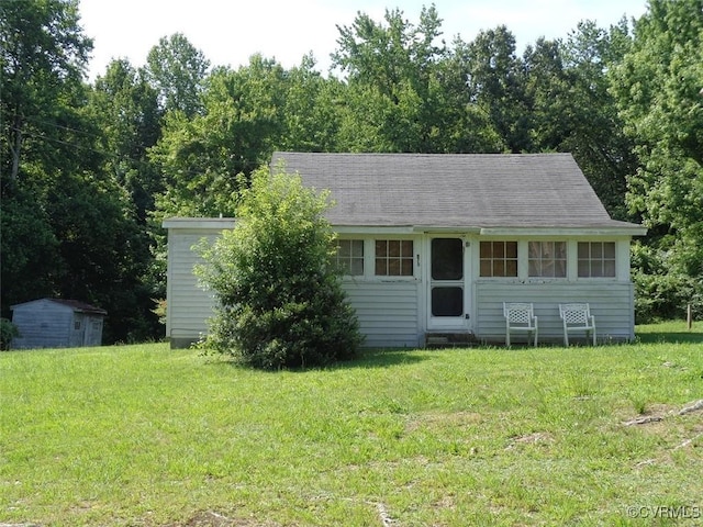 875 Islington Rd, Warsaw, VA 22572 - view of front of house with a front yard and a shed