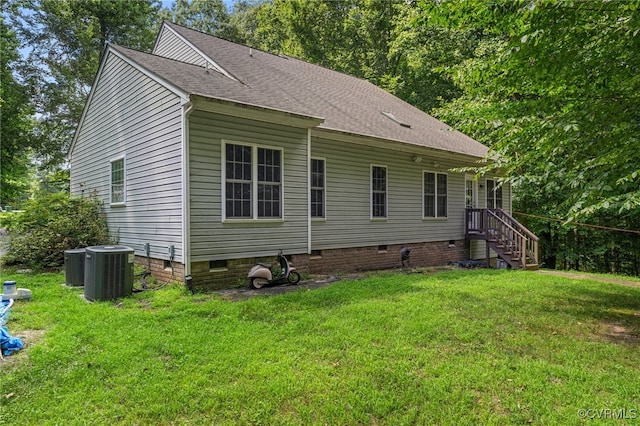 5129 Jenkins Forest Ln, Sandston, VA 23150 - view of front of property featuring crawl space, a front yard, and a shingled roof