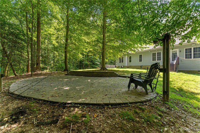 5129 Jenkins Forest Ln, Sandston, VA 23150 - view of yard with a patio area
