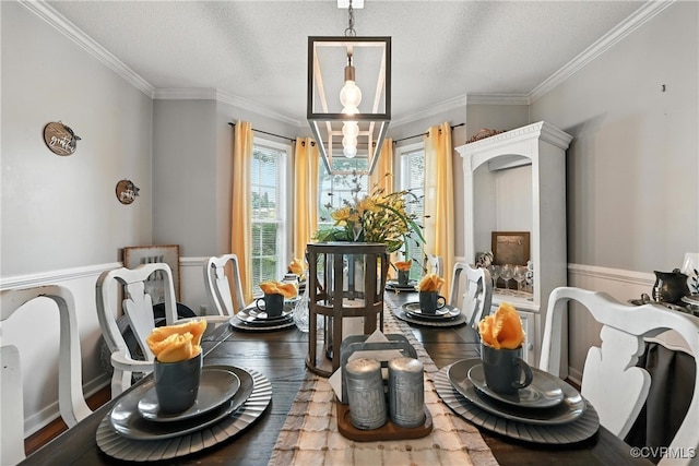 3006 Creek Meadow Cir, North Chesterfield, VA 23234 - dining room with a wainscoted wall, ornamental molding, wood finished floors, a chandelier, and a textured ceiling