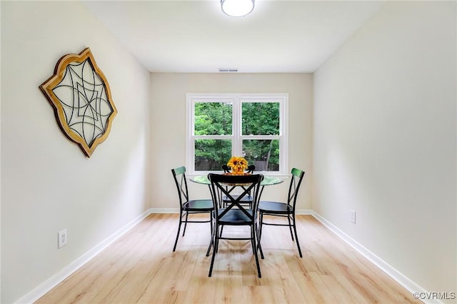 6910 Siliman Dr, Chesterfield, VA 23832 - dining area featuring light wood-type flooring and baseboards