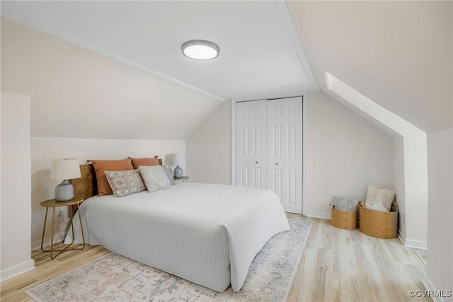 3912 Alma Ave, Henrico, VA 23222 - bedroom with wood finished floors, vaulted ceiling, and a closet