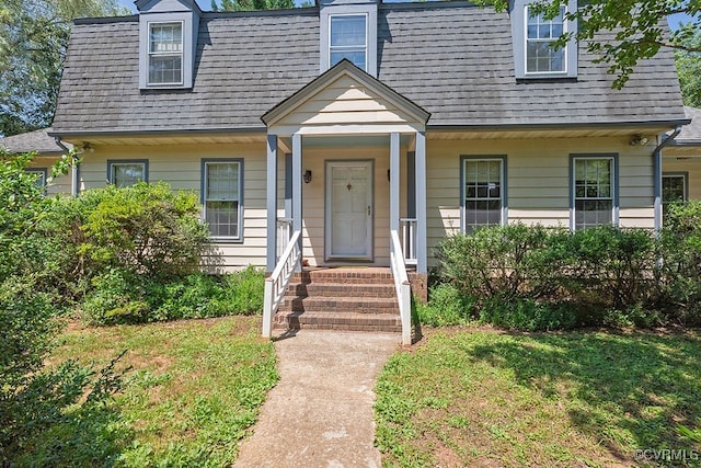 570 Three Chopt Rd, Manakin Sabot, VA 23103 - view of front of house featuring a shingled roof and a front lawn