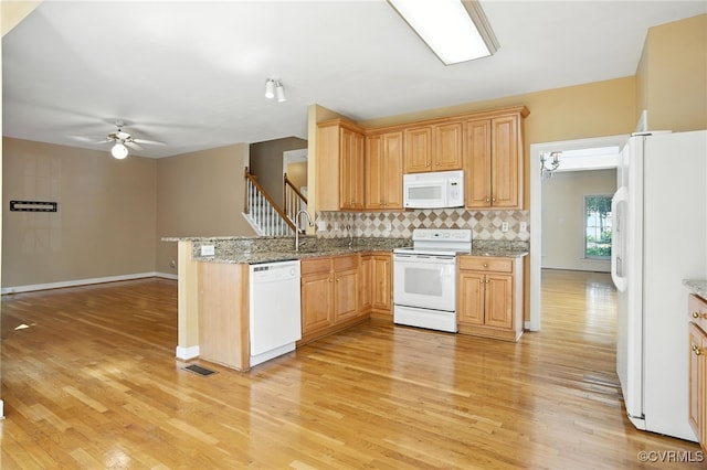 8248 Hampton Arbor Cir, Chesterfield, VA 23832 - kitchen featuring white appliances, light wood-style floors, backsplash, a ceiling fan, and a peninsula