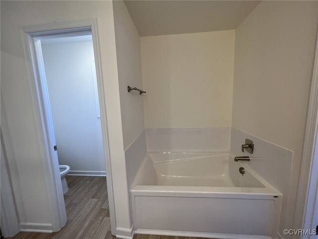 4917 Bailey Woods Ln, Midlothian, VA 23112 - full bath featuring a bath and wood finished floors