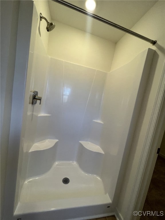 4917 Bailey Woods Ln, Midlothian, VA 23112 - bathroom featuring a shower