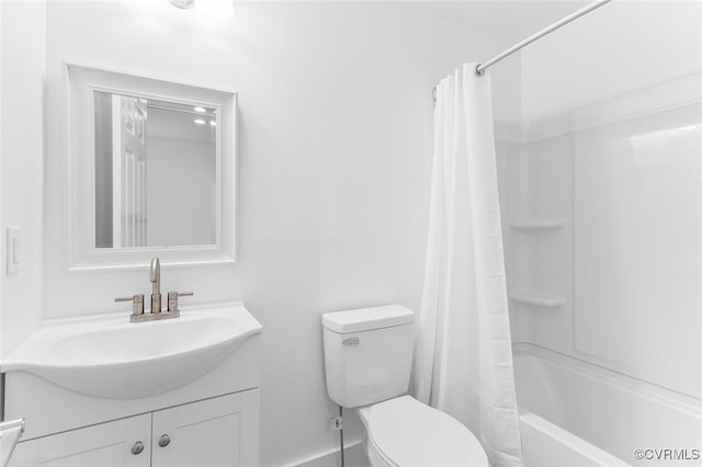 521 S Sycamore St, Petersburg, VA 23803 - full bath with vanity and shower / tub combo