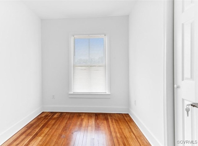 521 S Sycamore St, Petersburg, VA 23803 - unfurnished room featuring baseboards and hardwood / wood-style flooring
