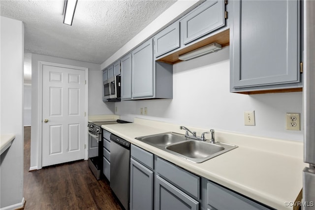 7604 Roscommon Ct Unit 2403, Henrico, VA 23228 - kitchen featuring stainless steel appliances, dark wood-style floors, gray cabinetry, a textured ceiling, and light countertops