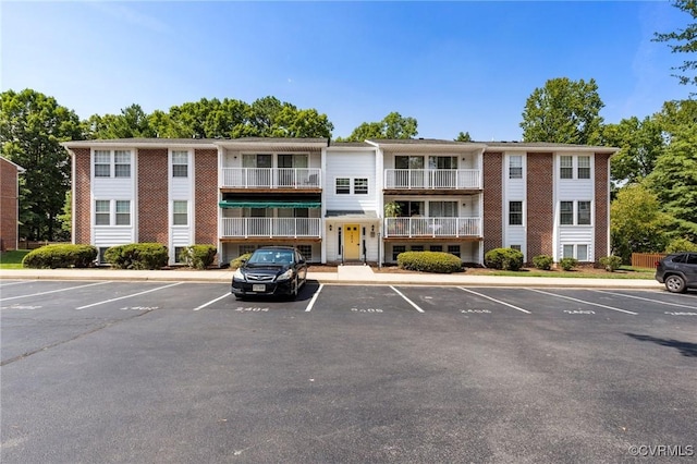7604 Roscommon Ct Unit 2403, Henrico, VA 23228 - view of property featuring uncovered parking