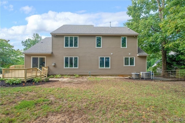 9712 Kingussle Ln, North Chesterfield, VA 23236 - back of house with a wooden deck and roof with shingles