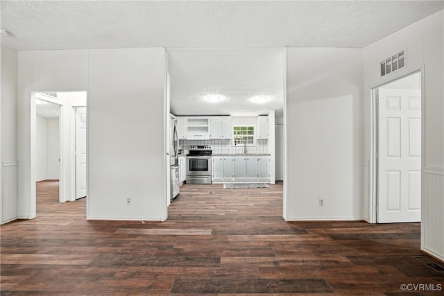 209 Oak Hill Rd, Prospect, VA 23960 - kitchen featuring appliances with stainless steel finishes, a textured ceiling, dark wood-style flooring, white cabinetry, and decorative backsplash