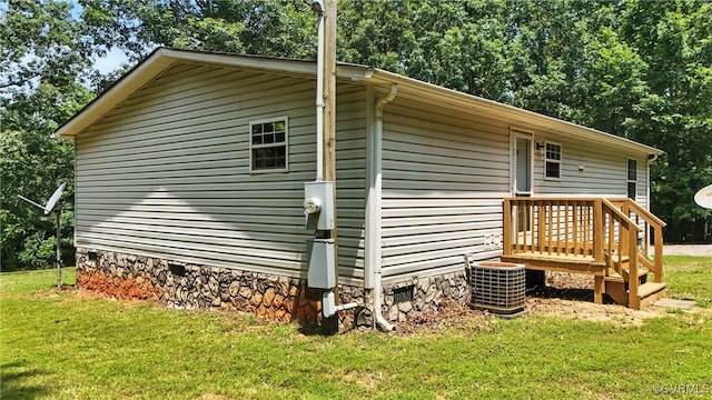 209 Oak Hill Rd, Prospect, VA 23960 - view of side of home featuring a lawn and crawl space
