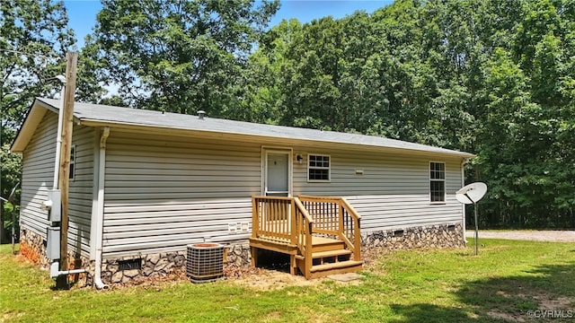 209 Oak Hill Rd, Prospect, VA 23960 - rear view of house featuring crawl space and a yard