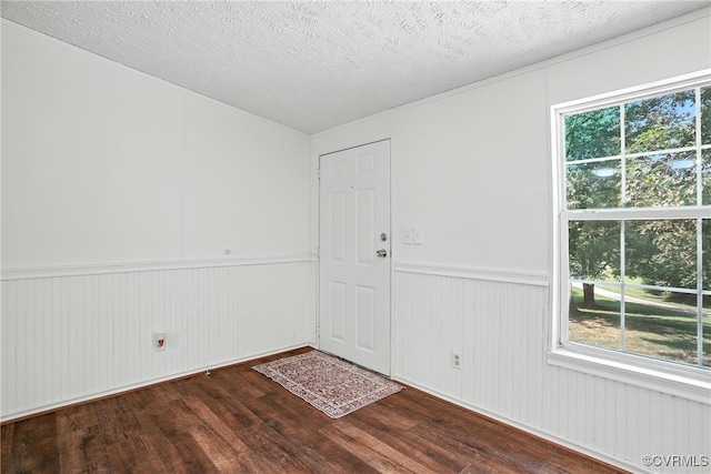 209 Oak Hill Rd, Prospect, VA 23960 - spare room featuring wood finished floors, a wainscoted wall, and a textured ceiling
