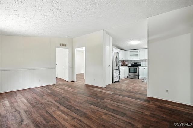 209 Oak Hill Rd, Prospect, VA 23960 - unfurnished living room featuring dark wood-type flooring and a textured ceiling