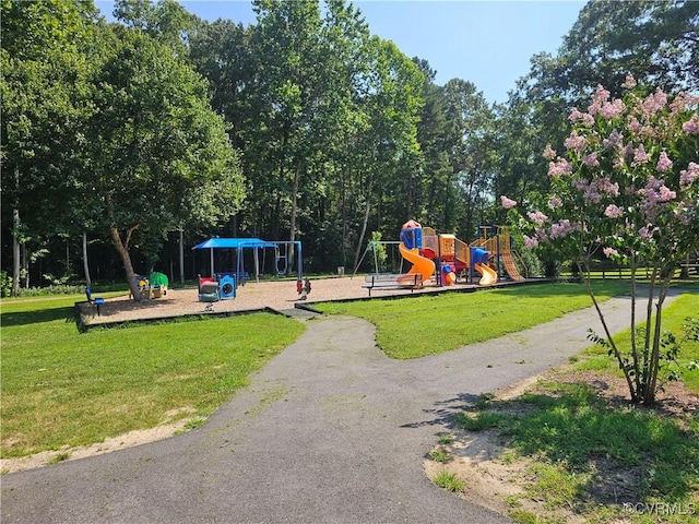 2713 Brookforest Rd, Midlothian, VA 23112 - community play area featuring a yard