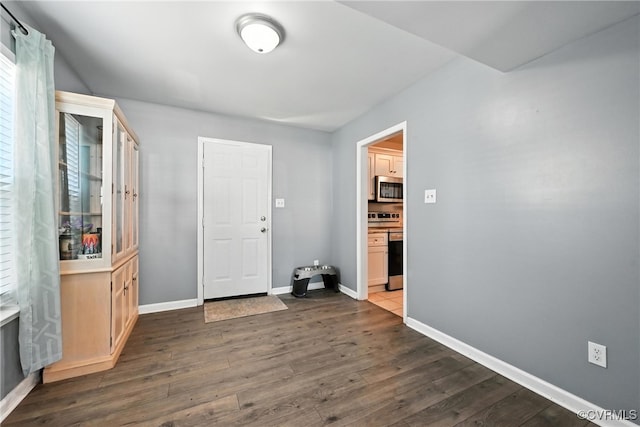 16731 Amherst Oak Ln, Chesterfield, VA 23834 - entryway with wood finished floors and baseboards