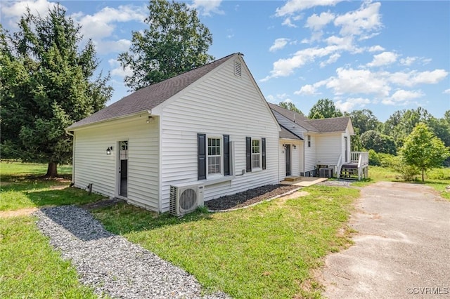 24 Hummingbird Ln, Cumberland, VA 23040 - view of side of home with a yard and a shingled roof