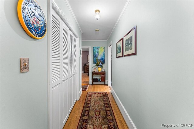 77 Kent Cove Rd, Kilmarnock, VA 22482 - hall featuring wood finished floors and crown molding
