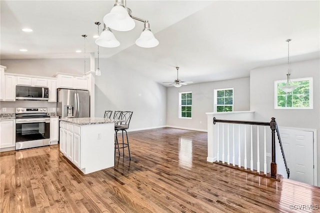 344 Land Or Dr, Ruther Glen, VA 22546 - kitchen featuring appliances with stainless steel finishes, lofted ceiling, a center island, a breakfast bar, and ceiling fan