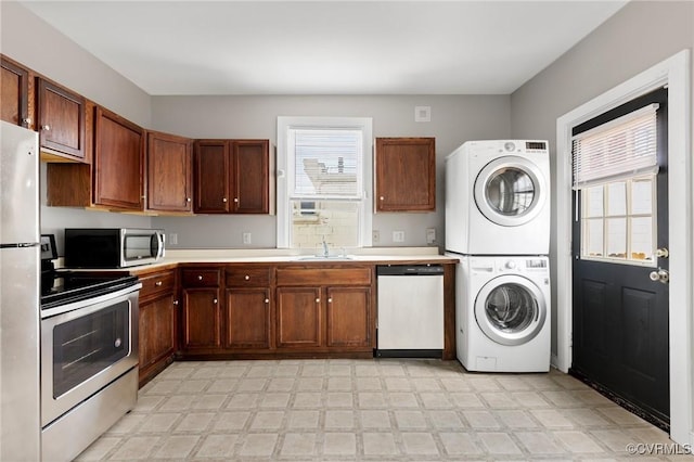 20 S Lombardy St, Richmond, VA 23220 - laundry area with stacked washer / dryer and light floors