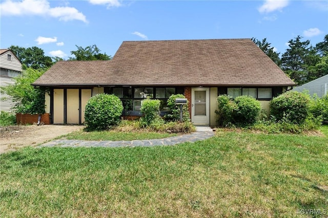 6002 Indigo Rd, Richmond, VA 23230 - view of front facade featuring a front lawn and roof with shingles