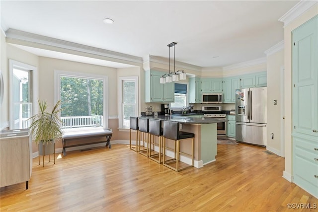 3608 Tyverton Ct, Henrico, VA 23233 - kitchen featuring appliances with stainless steel finishes, a peninsula, dark countertops, healthy amount of natural light, and crown molding