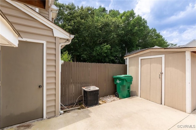 20 Madrone Pl, Hampton, VA 23666 - view of patio with a storage unit