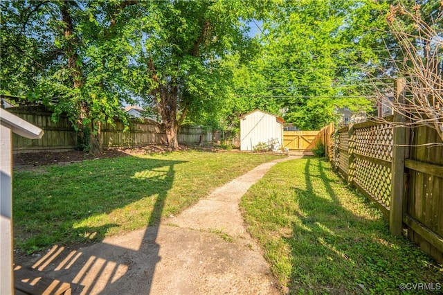 2502 4th Ave, Richmond, VA 23222 - fenced backyard with a storage shed