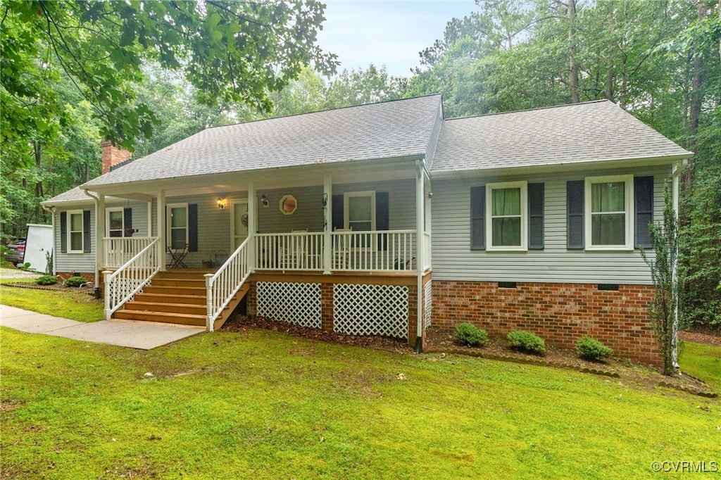 6494 Boundary Run Dr, Mechanicsville, VA 23111 - single story home featuring crawl space, covered porch, a shingled roof, and a front yard