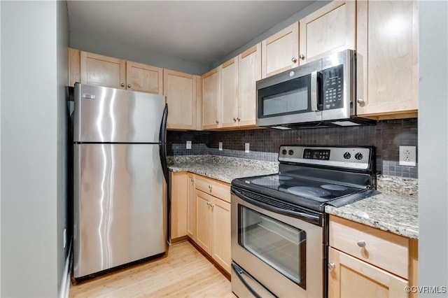110 W Marshall St Unit U25, Richmond, VA 23220 - kitchen with appliances with stainless steel finishes, light brown cabinets, light wood-type flooring, and decorative backsplash