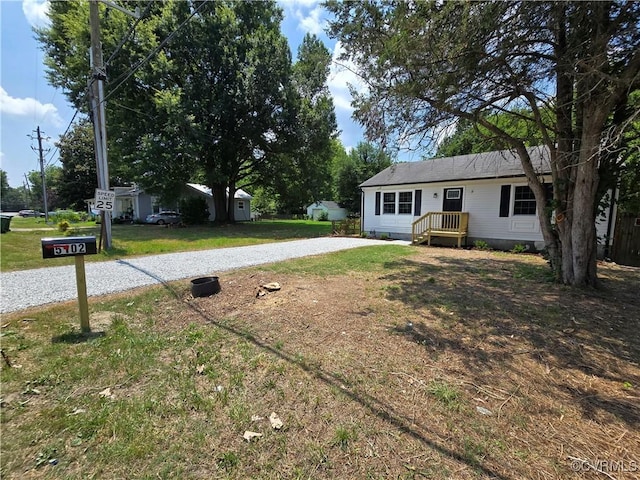 5102 Randall Ave, Henrico, VA 23231 - view of grassy yard featuring driveway