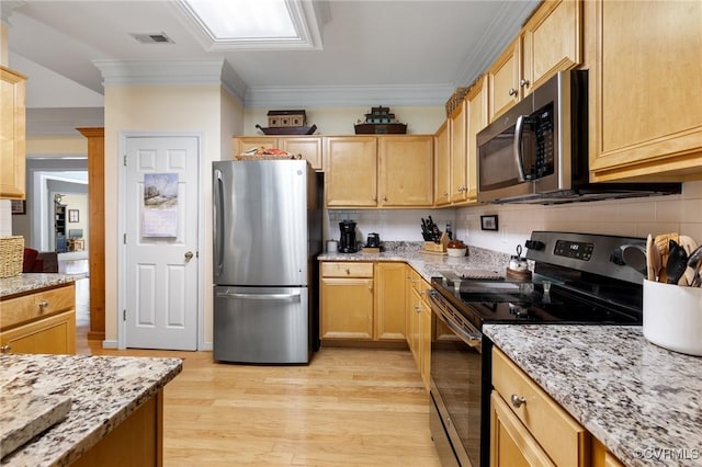 818 Krim Point Loop, Midlothian, VA 23114 - kitchen featuring stainless steel appliances, backsplash, light wood finished floors, light stone countertops, and crown molding