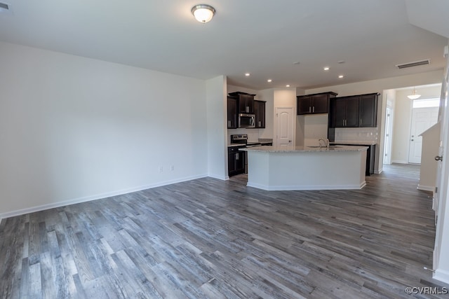 6413 Belay Dr, Chesterfield, VA 23234 - kitchen with appliances with stainless steel finishes, open floor plan, dark wood-style floors, an island with sink, and recessed lighting