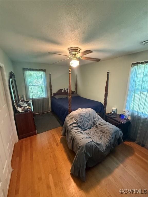 305 Danray Dr, Henrico, VA 23227 - bedroom with wood finished floors, a textured ceiling, and ceiling fan