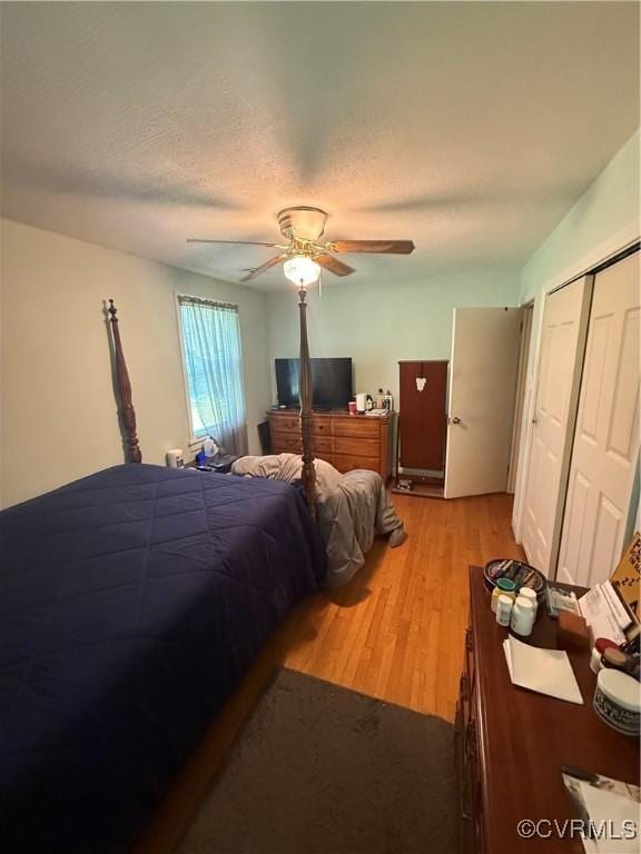 305 Danray Dr, Henrico, VA 23227 - bedroom featuring light wood-style floors, ceiling fan, and a closet