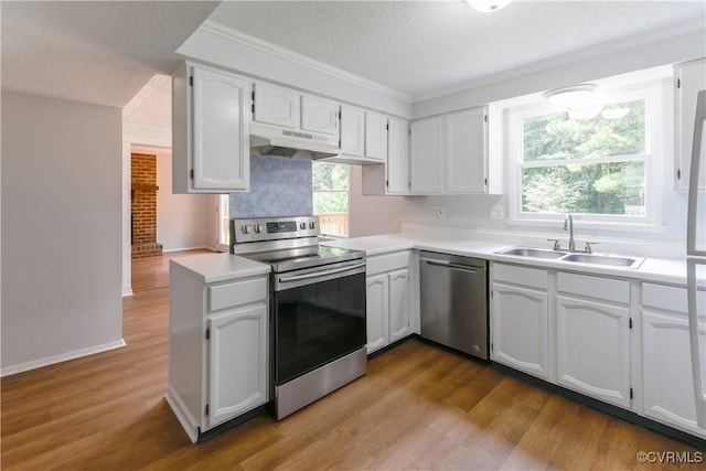 10002 Laurel Lakes Dr, Glen Allen, VA 23060 - kitchen featuring stainless steel appliances, under cabinet range hood, a textured ceiling, wood finished floors, and light countertops