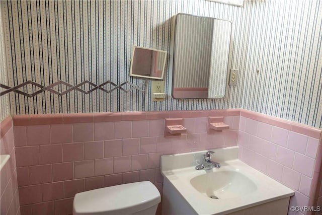 1208 Amesbury Ln, Richmond, VA 23227 - half bathroom with wallpapered walls, vanity, wainscoting, and tile walls