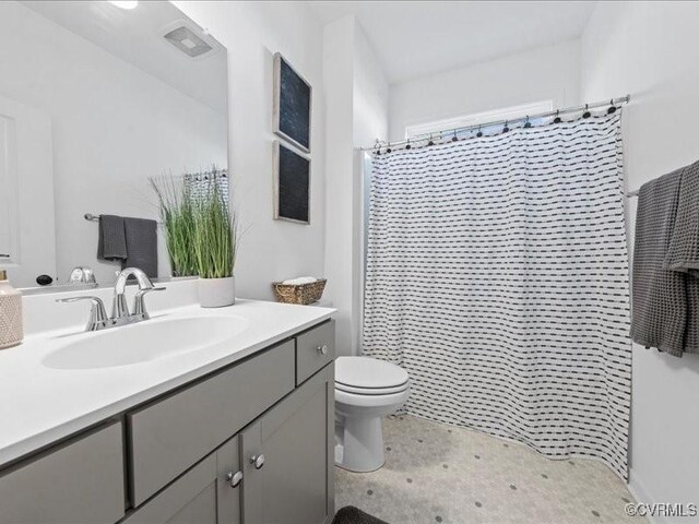 9913 Craftsbury Dr, Midlothian, VA 23112 - bathroom with vanity and curtained shower