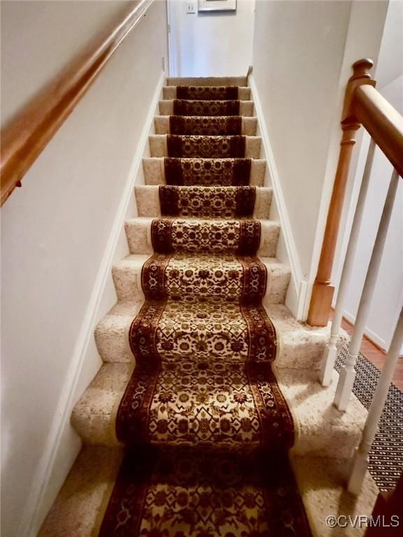 7016 Narragansett Ct, Hanover, VA 23111 - view of stairs