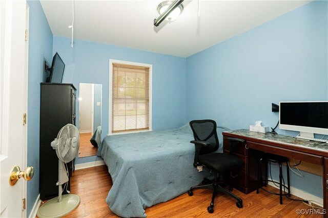 12226 Bristle Cone Ln, Ruther Glen, VA 22546 - bedroom featuring wood finished floors and a desk