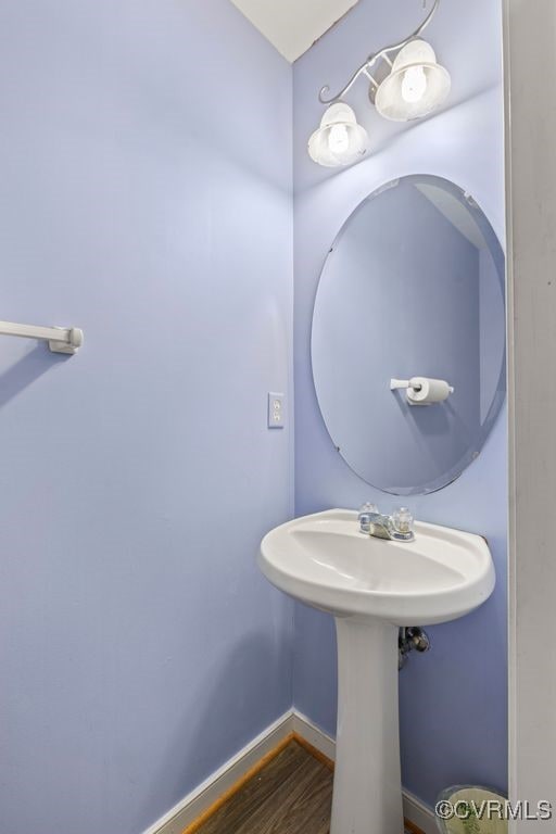 225 Scotch Pine Dr, Sandston, VA 23150 - bathroom with baseboards