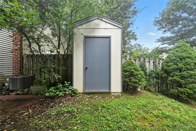 1593 Constitution Dr, Henrico, VA 23238 - view of shed with a fenced backyard