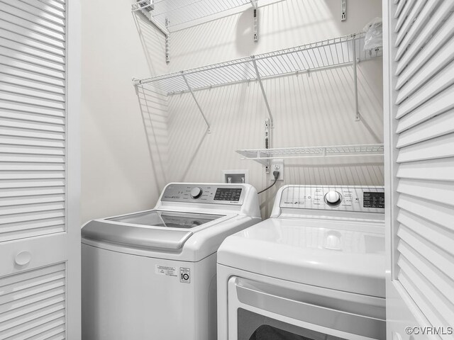 341 Crofton Village Ter Unit Kd, Chesterfield, VA 23114 - laundry area featuring separate washer and dryer