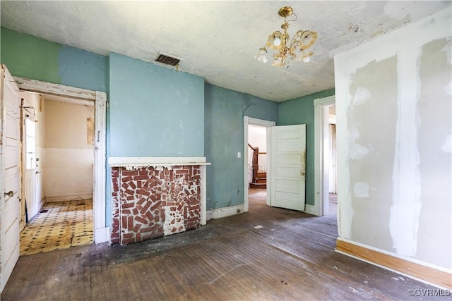 415 W 24th St, Richmond, VA 23225 - spare room featuring wood-type flooring, a chandelier, and a textured ceiling