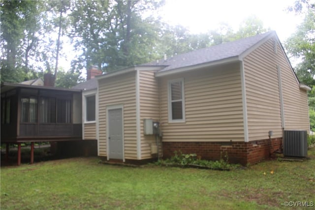 7401 Velvet Antler Dr, Midlothian, VA 23112 - back of house featuring a sunroom and a lawn