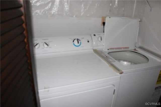 7401 Velvet Antler Dr, Midlothian, VA 23112 - washroom with washer and clothes dryer