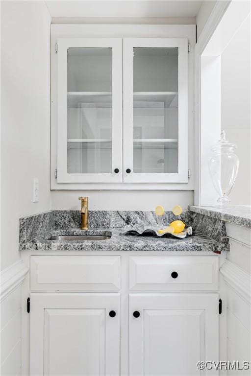 2613 Teaberry Dr, North Chesterfield, VA 23236 - bar with a sink